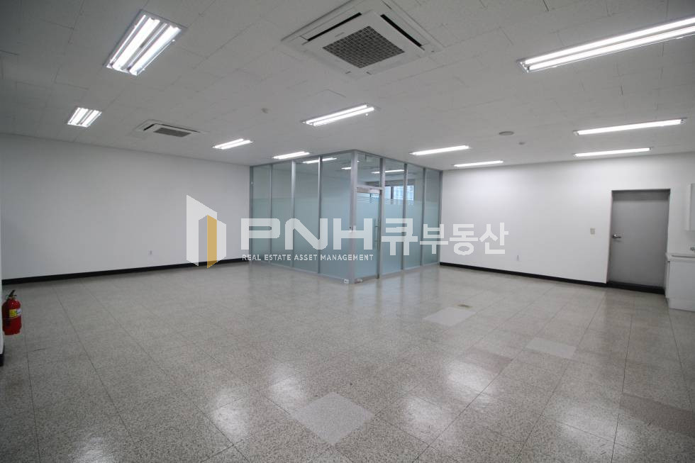 경기 안양동안구 관양동 평촌대로 전용32평 내부 깔끔하고 구조좋은 사무실 추천 월세 매물번호 10422 사진 1