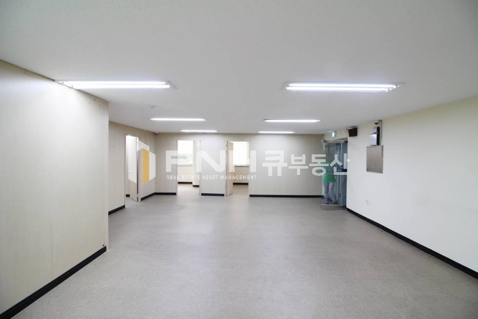 경기 안양동안구 관양동 관양동 전용45평 룸4개 갖춘 대로변 간판설치가능한 사무실 또는 상가 추천 월세 매물번호 10506 사진 2