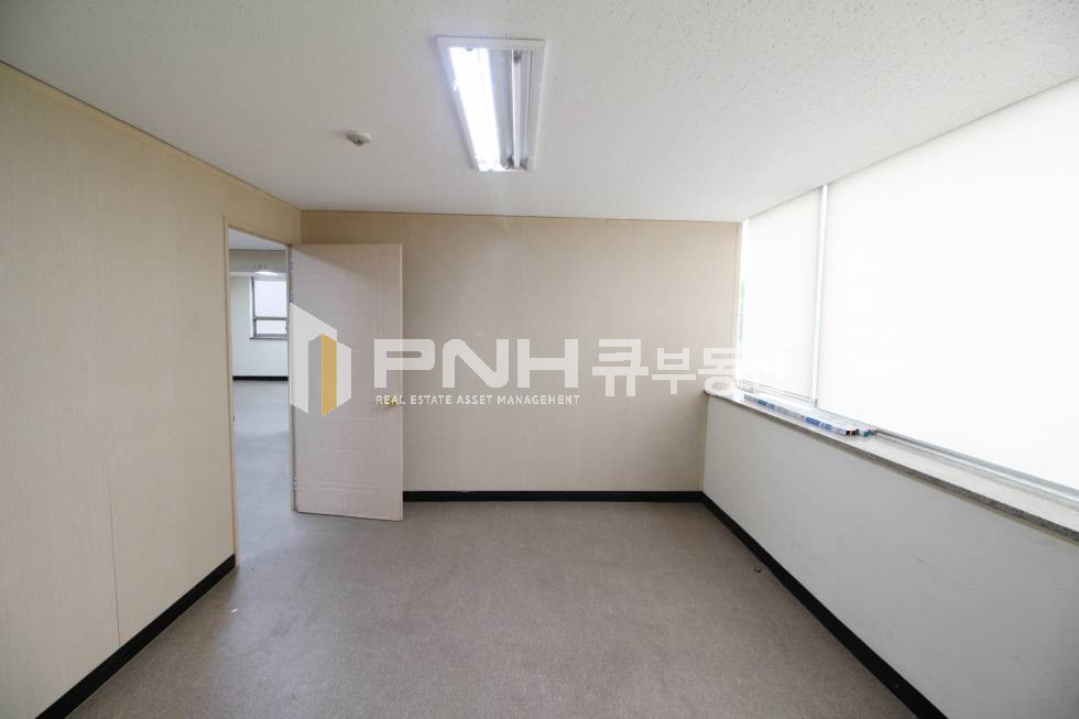 경기 안양동안구 관양동 관양동 전용45평 룸4개 갖춘 대로변 간판설치가능한 사무실 또는 상가 추천 월세 매물번호 10506 사진 4