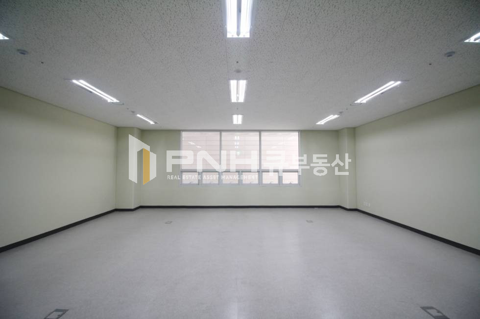 경기 안양동안구 관양동 평촌하이필드 지하 창고 썬큰 채광 갖춘 전용23평 창고 겸 사무실 월세 매물번호 10470 사진 1
