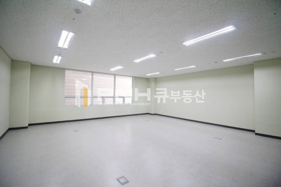 경기 안양동안구 관양동 평촌하이필드 지하 창고 썬큰 채광 갖춘 전용23평 창고 겸 사무실 월세 매물번호 10470 사진 2