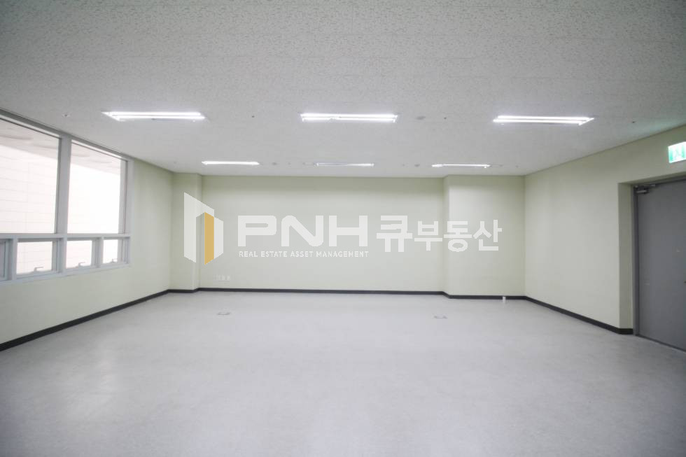 경기 안양동안구 관양동 평촌하이필드 지하 창고 썬큰 채광 갖춘 전용23평 창고 겸 사무실 월세 매물번호 10470 사진 3
