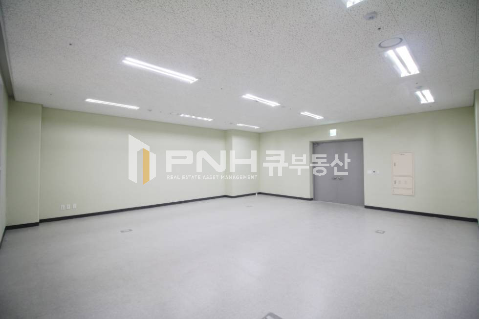 경기 안양동안구 관양동 평촌하이필드 지하 창고 썬큰 채광 갖춘 전용23평 창고 겸 사무실 월세 매물번호 10470 사진 4