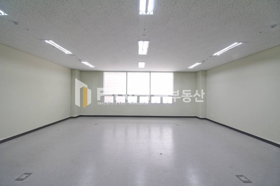 경기 안양동안구 관양동 평촌역 역세권 전용23평 창고 겸 사무실 추천 채광 갖춘 지하 사무실 월세 매물번호 10471 사진 2