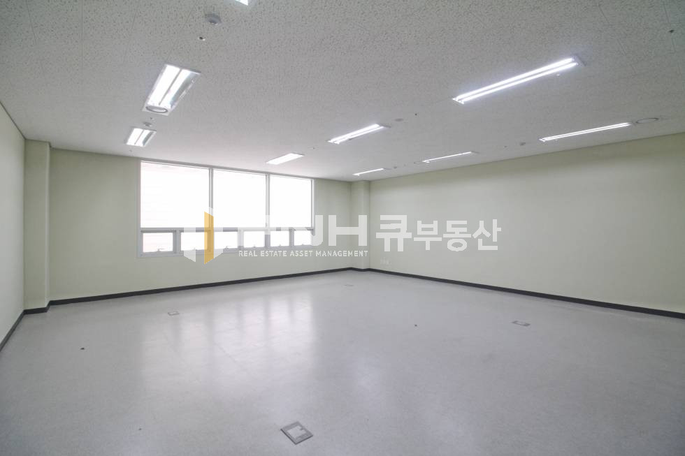 경기 안양동안구 관양동 평촌역 역세권 전용23평 창고 겸 사무실 추천 채광 갖춘 지하 사무실 월세 매물번호 10471 사진 3