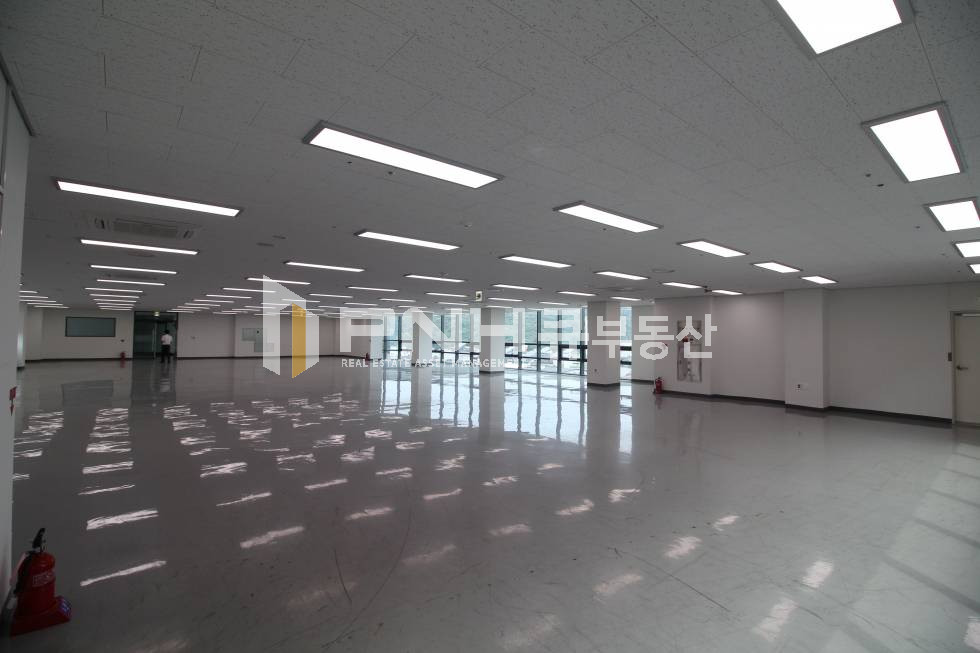 경기 안양만안구 석수동 광명역 전용330평 사옥 내 대형사무실 월세 매물번호 10534 사진 6