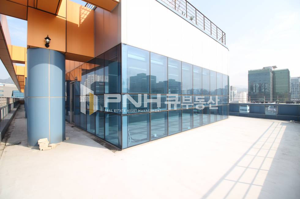 경기 안양동안구 관양동 평촌역 초역세권 전용33평 코너 테라스와 노출효과 최고인 사무실 월세 매물번호 10556 사진 1