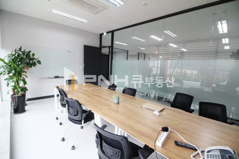 경기 안양동안구 관양동 평촌하이필드 전용 발코니확장 약50평 인테리어 룸3 탕비실 풀인테리어 사무실 월세 매물번호 10569 사진 1