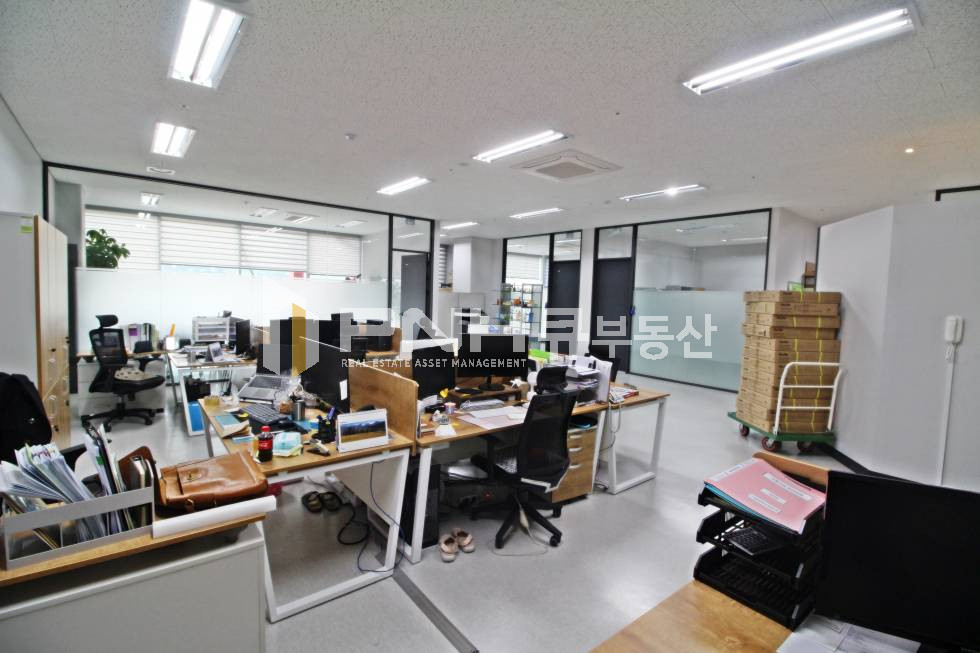 경기 안양동안구 관양동 평촌하이필드 전용 발코니확장 약50평 인테리어 룸3 탕비실 풀인테리어 사무실 월세 매물번호 10569 사진 2
