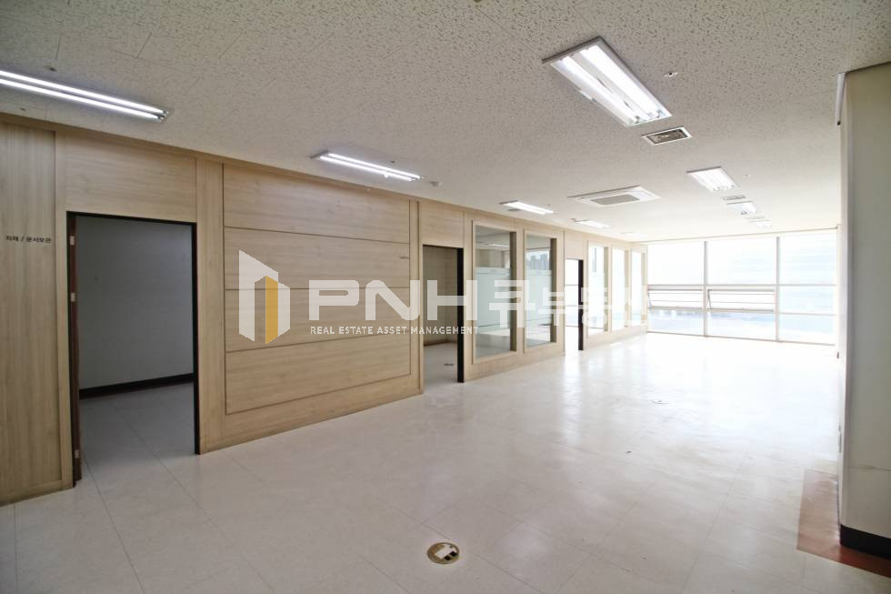 경기 안양동안구 관양동 평촌지식산업센터 룸3 냉난방기 풀인테리어 사무실임대 월세 매물번호 10565 사진 3
