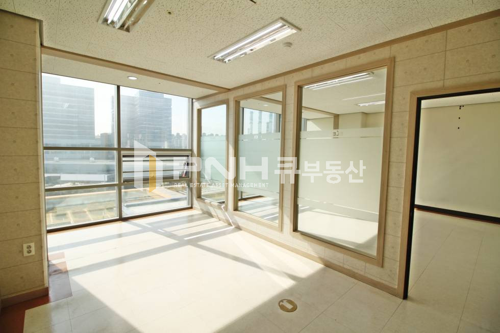 경기 안양동안구 관양동 평촌지식산업센터 룸3 냉난방기 풀인테리어 사무실임대 월세 매물번호 10565 사진 5