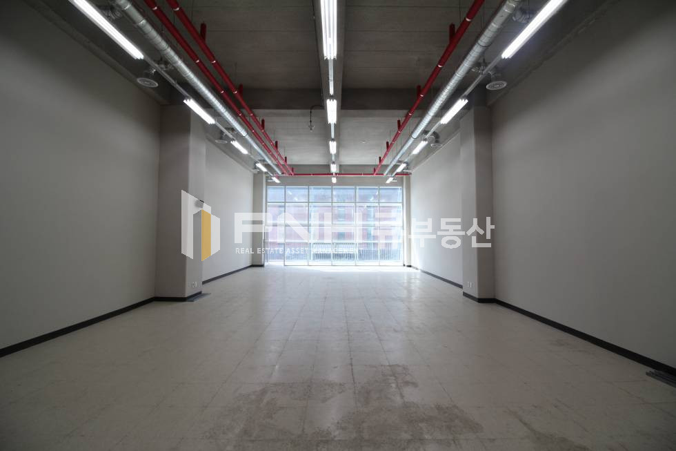 경기 안양동안구 관양동 평촌디지털엠파이어 2층 공장 또는 사무실 등 복층설비 가능한 공간 월세 매물번호 10550 사진 1