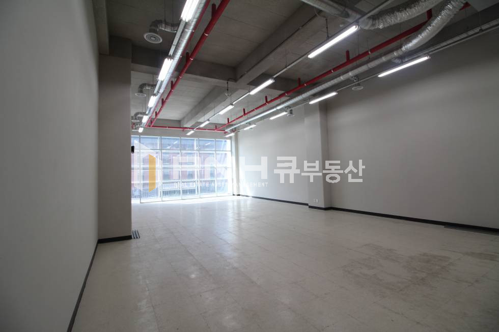 경기 안양동안구 관양동 평촌디지털엠파이어 2층 공장 또는 사무실 등 복층설비 가능한 공간 월세 매물번호 10550 사진 2