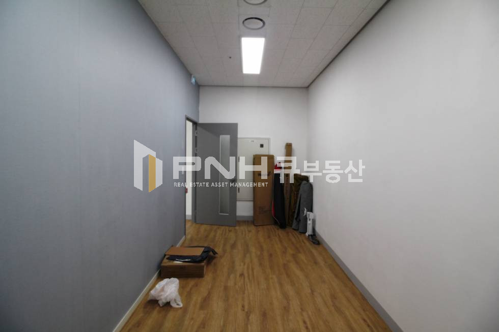 경기 안양동안구 관양동 평촌지식산업센터 인테리어 룸2개 깔끔한 구조 사무실 추천 월세 매물번호 10543 사진 3