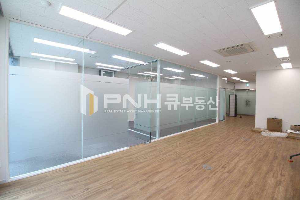 경기 안양동안구 관양동 평촌지식산업센터 인테리어 룸2개 깔끔한 구조 사무실 추천 월세 매물번호 10543 사진 5