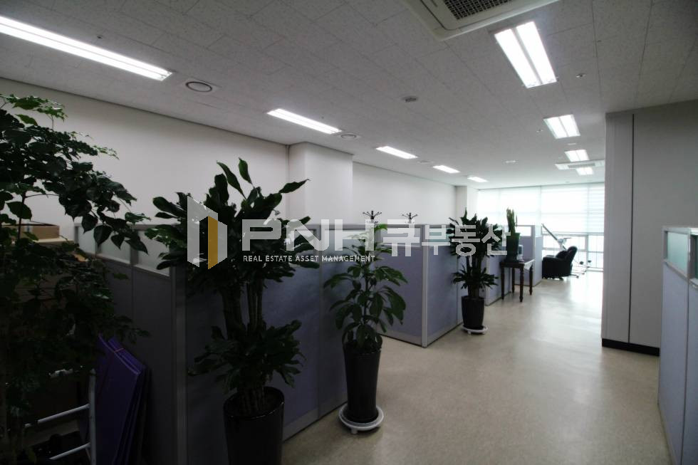 경기 안양동안구 관양동 평촌지식산업센터 인테리어 룸2개 깔끔한 구조 사무실 추천 월세 매물번호 10542 사진 3