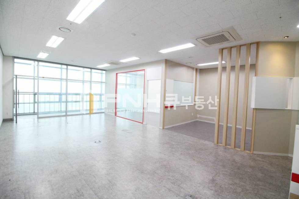 경기 안양동안구 관양동 인테리어 룸2개와 테라스공간 갖춘 깔끔한 구조의 사무실 월세 매물번호 10525 사진 1