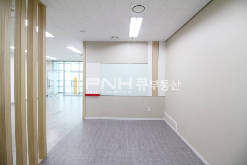 경기 안양동안구 관양동 인테리어 룸2개와 테라스공간 갖춘 깔끔한 구조의 사무실 월세 매물번호 10525 사진 8