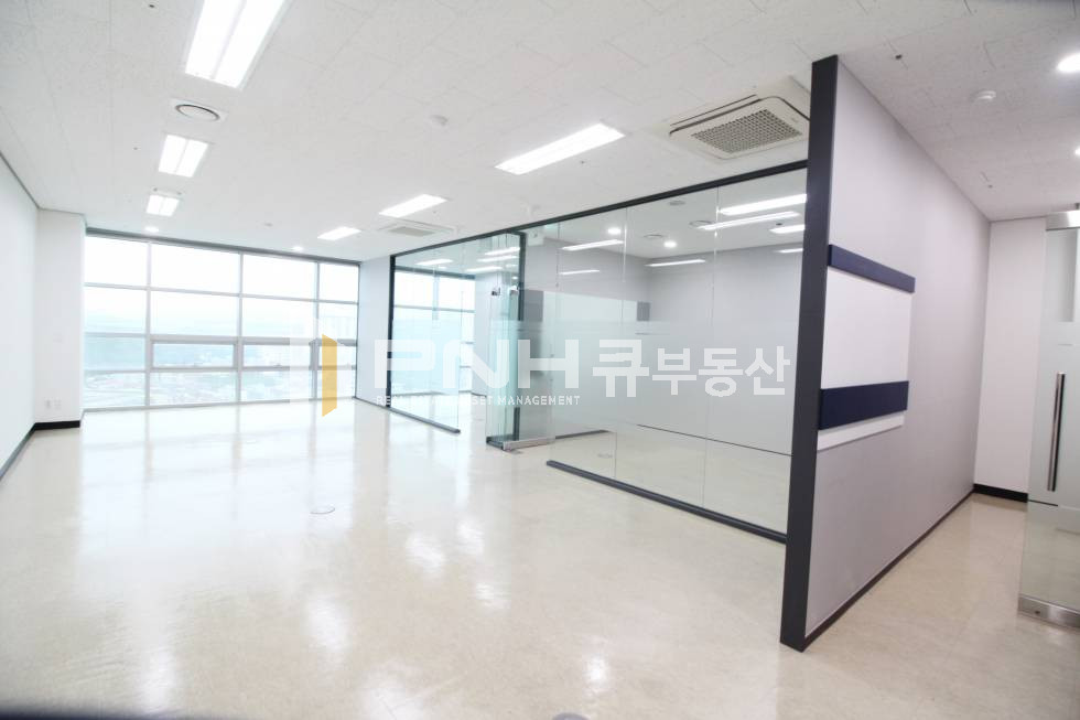 경기 안양동안구 관양동 오비즈타워 인테리어 룸2개 깔끔한 구조 사무실 추천 월세 매물번호 10524 사진 1