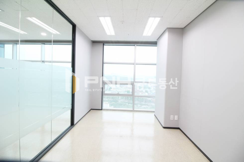 경기 안양동안구 관양동 오비즈타워 인테리어 룸2개 깔끔한 구조 사무실 추천 월세 매물번호 10524 사진 7