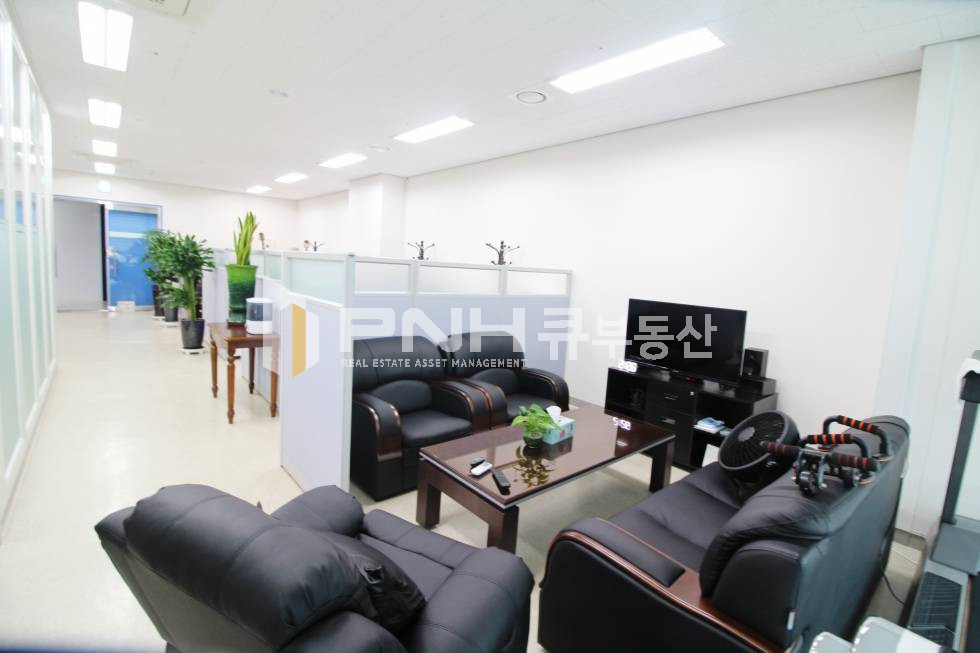 경기 안양동안구 관양동 평촌지식산업센터 인테리어 룸2개 깔끔한 구조 사무실 추천 월세 매물번호 10523 사진 3