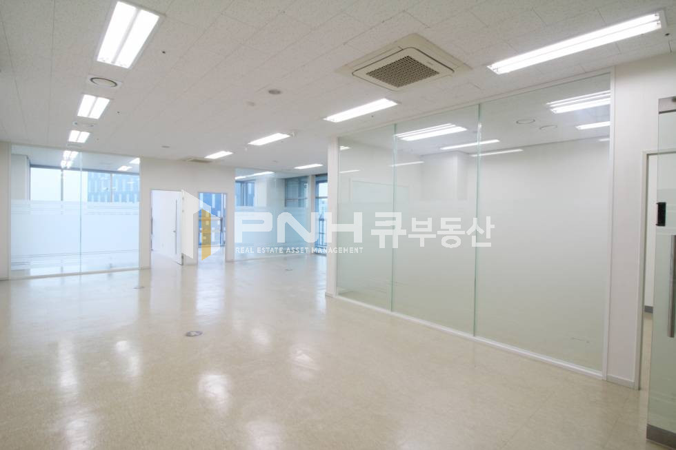 경기 안양동안구 관양동 평촌지식산업센터 룸3 전용40평 인테리어 최상 전망 좋은 사무실 월세 매물번호 10522 사진 1
