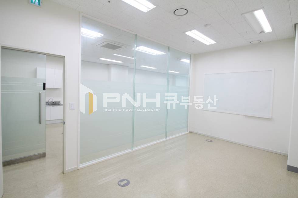 경기 안양동안구 관양동 평촌지식산업센터 룸3 전용40평 인테리어 최상 전망 좋은 사무실 월세 매물번호 10522 사진 3