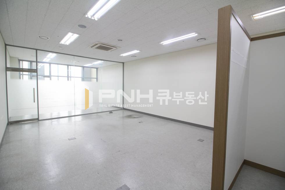 경기 안양동안구 관양동 평촌스마트베이 룸1, 창고1 갖춘 전용20평 사무실 추천 월세 매물번호 10491 사진 1