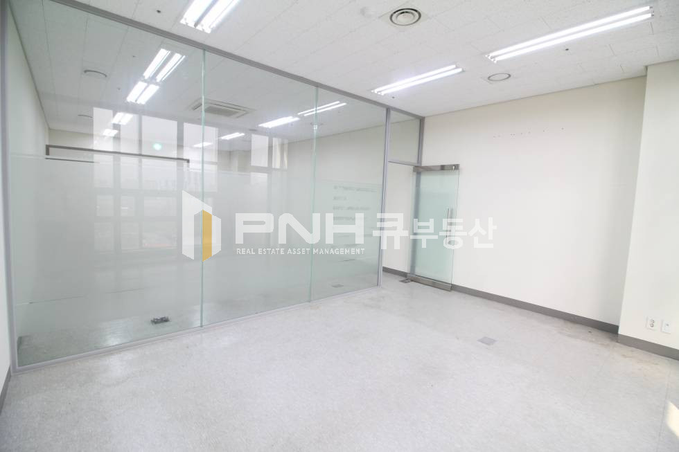 경기 안양동안구 관양동 평촌스마트베이 룸1, 창고1 갖춘 전용20평 사무실 추천 월세 매물번호 10491 사진 6
