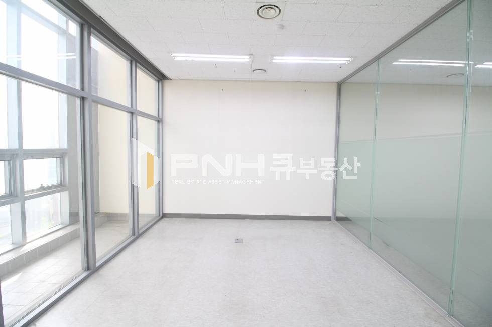 경기 안양동안구 관양동 평촌스마트베이 룸1, 창고1 갖춘 전용20평 사무실 추천 월세 매물번호 10491 사진 7