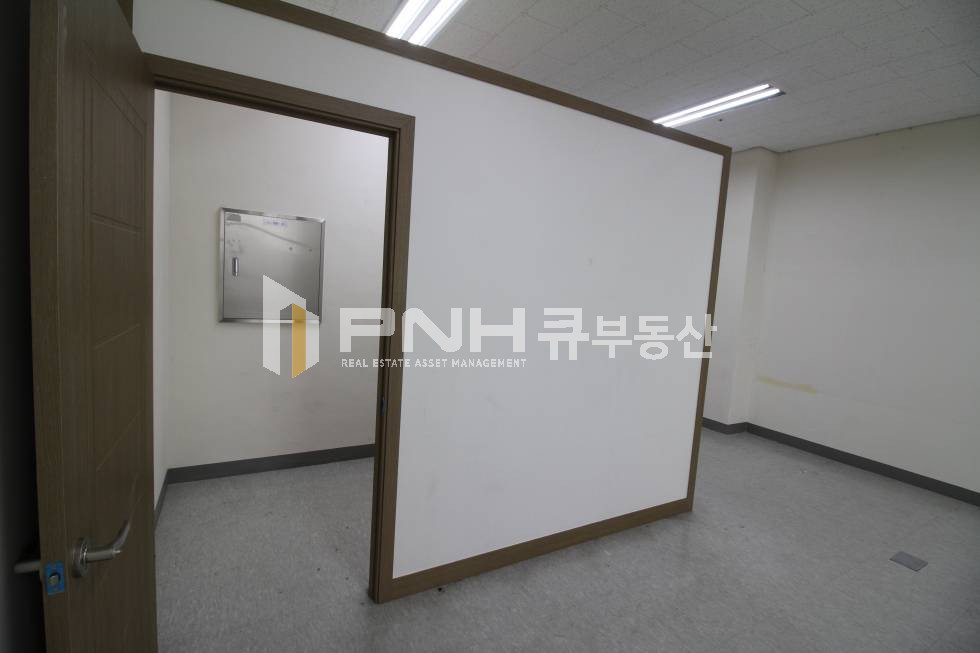 경기 안양동안구 관양동 평촌스마트베이 룸1, 창고1 갖춘 전용20평 사무실 추천 월세 매물번호 10491 사진 9