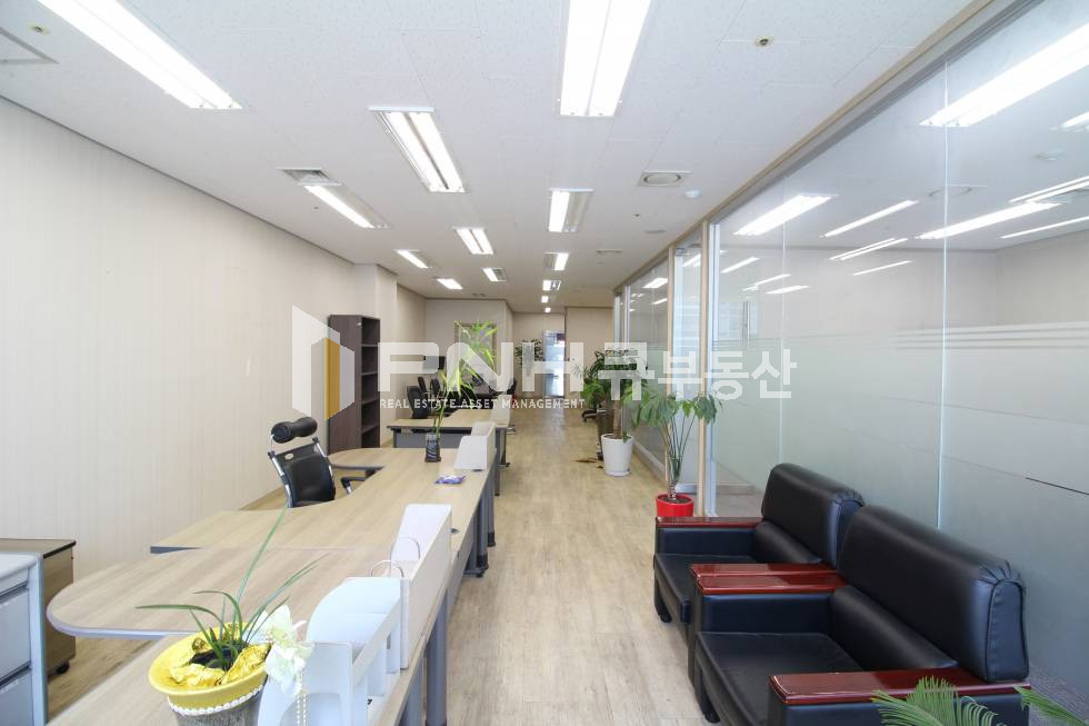 경기 안양동안구 관양동 인덕원역 근처 전용40평 룸2 창고1 탕비실1 갖춘 구조좋은 사무실 월세 매물번호 10497 사진 7