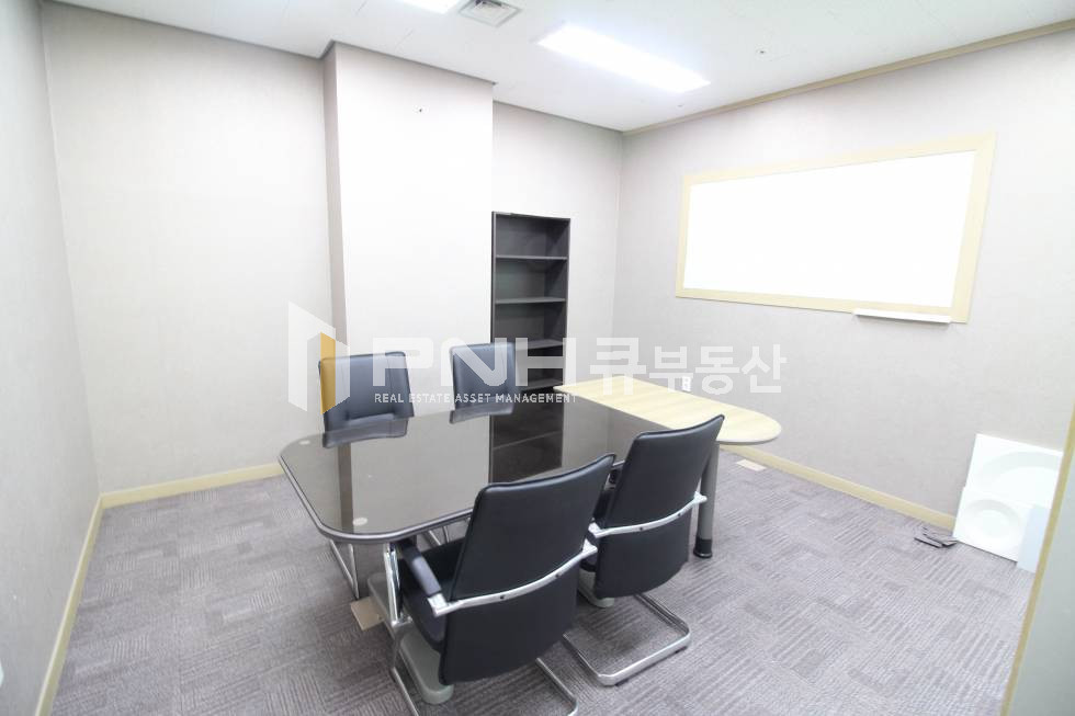 경기 안양동안구 관양동 인덕원역 근처 전용40평 룸2 창고1 탕비실1 갖춘 구조좋은 사무실 월세 매물번호 10497 사진 9