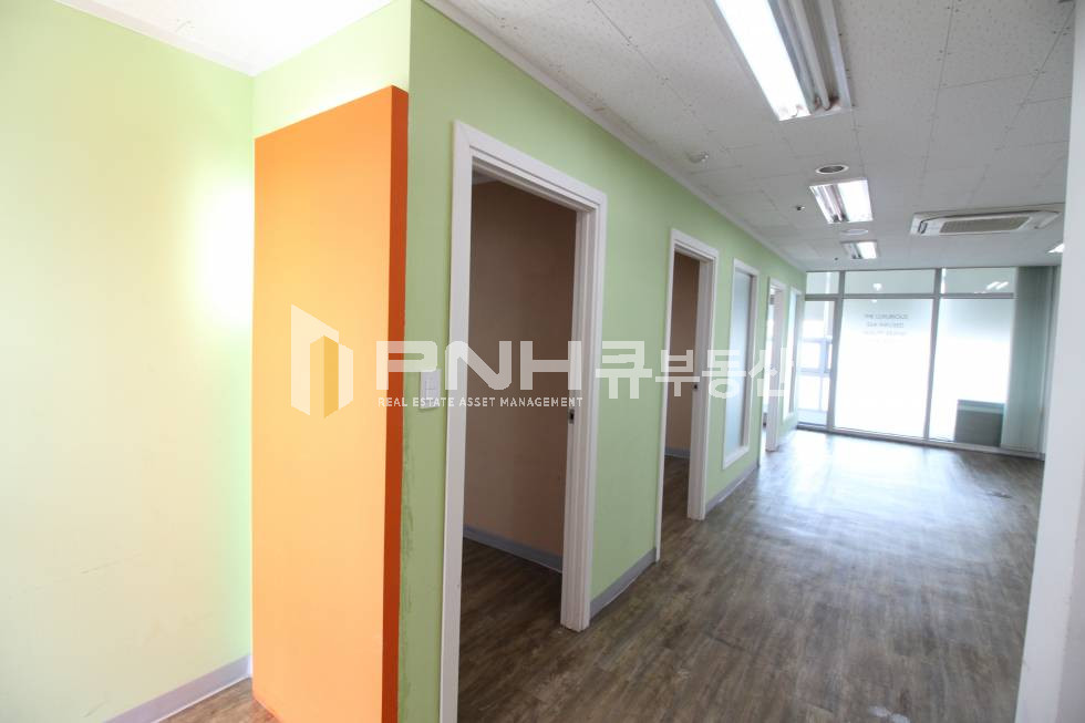 경기 안양동안구 평촌동 평촌동 지식산업센터 전용22평 룸3개 갖춘 가성비 좋은 사무실 월세 매물번호 10498 사진 2