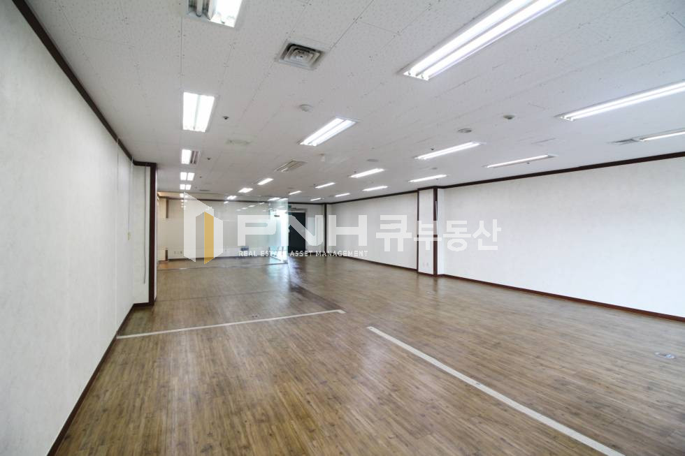경기 안양동안구 평촌동 인덕원역 인근 전용40평 룸1 베란다 갖춘 지식산업센터 사무실 임대 월세 매물번호 10500 사진 4