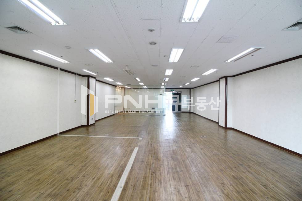 경기 안양동안구 평촌동 인덕원역 인근 전용40평 룸1 베란다 갖춘 지식산업센터 사무실 임대 월세 매물번호 10500 사진 5