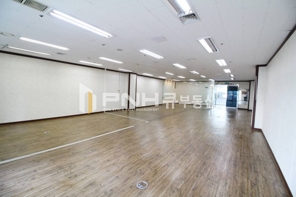 경기 안양동안구 평촌동 인덕원역 인근 전용40평 룸1 베란다 갖춘 지식산업센터 사무실 임대 월세 매물번호 10500 사진 6