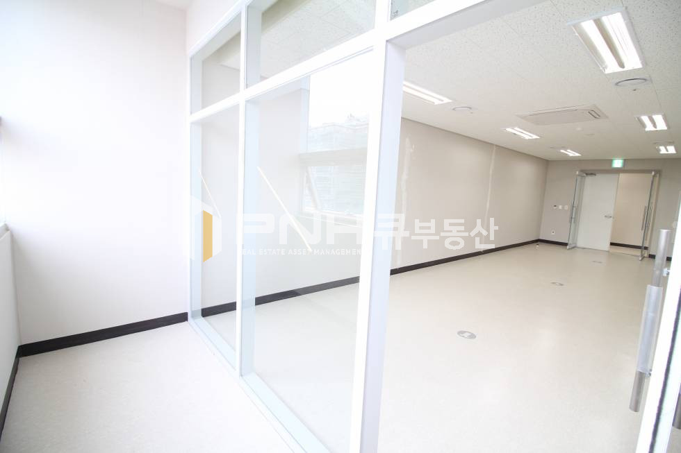 경기 안양동안구 관양동 평촌디지털엠파이어 전용13평 신축사무실 월세 매물번호 10289 사진 8