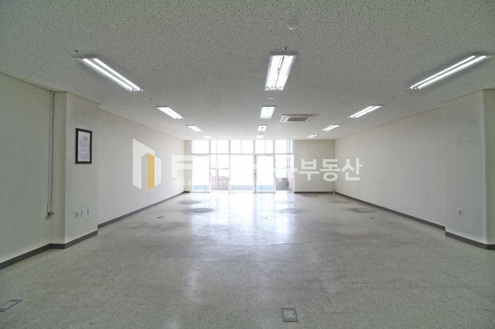 경기 의왕시 포일동 인덕원IT밸리 전용33평 숲속조망의 밝고 베란다 넓은 사무실 월세 매물번호 10472 사진 1