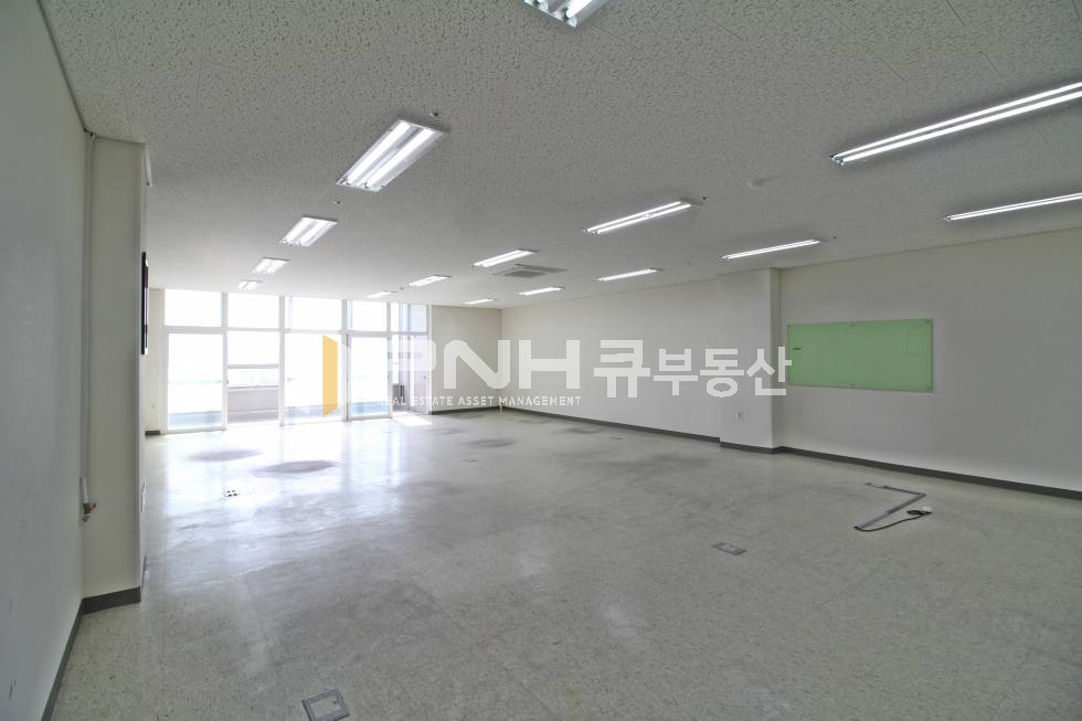 경기 의왕시 포일동 인덕원IT밸리 전용33평 숲속조망의 밝고 베란다 넓은 사무실 월세 매물번호 10472 사진 2