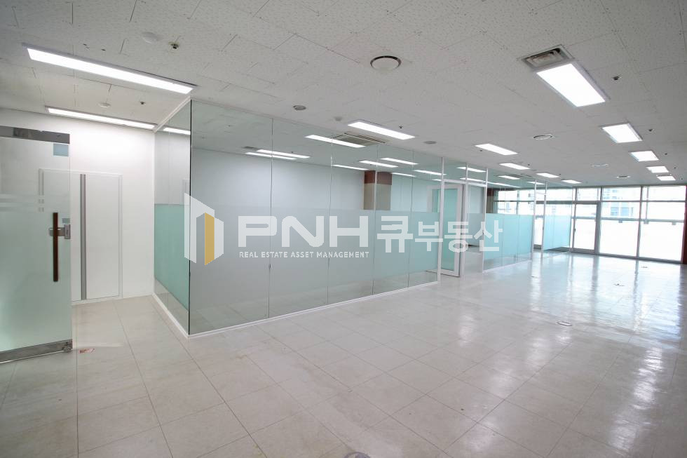 경기 안양동안구 평촌동 평촌아파트형공장 전용40평 유리룸3 추천사무실 월세 매물번호 10285 사진 1