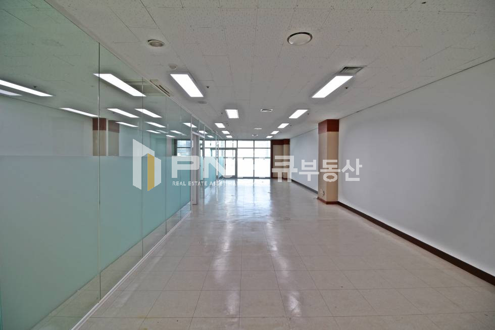 경기 안양동안구 평촌동 평촌아파트형공장 전용40평 유리룸3 추천사무실 월세 매물번호 10285 사진 2