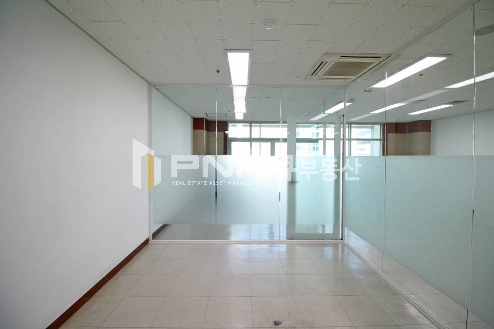 경기 안양동안구 평촌동 평촌아파트형공장 전용40평 유리룸3 추천사무실 월세 매물번호 10285 사진 4