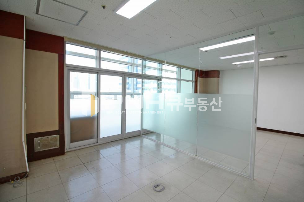 경기 안양동안구 평촌동 평촌아파트형공장 전용40평 유리룸3 추천사무실 월세 매물번호 10285 사진 6
