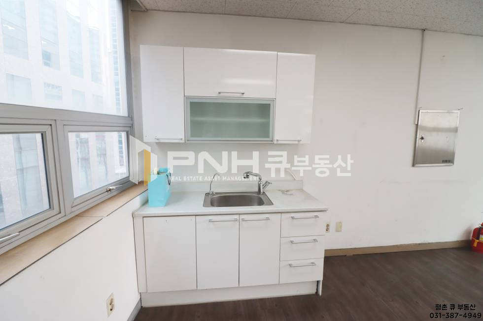 경기 안양동안구 관양동 평촌초역세권 소형사무실 전용 18평 월세 매물번호 10598 사진 4