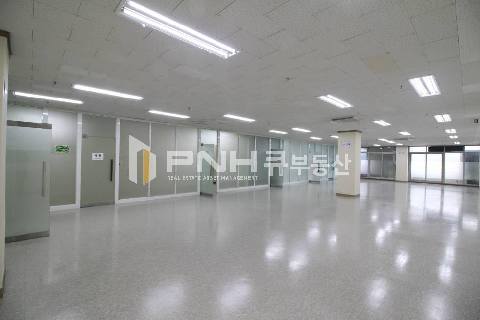 경기 안양동안구 관양동 인덕원역 지식산업센터 전용84평 룸3개 대형평수 저렴한 사무실 임대 월세 매물번호 10602 사진 1