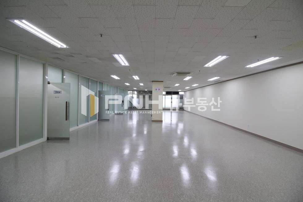 경기 안양동안구 관양동 인덕원역 지식산업센터 전용84평 룸3개 대형평수 저렴한 사무실 임대 월세 매물번호 10602 사진 2