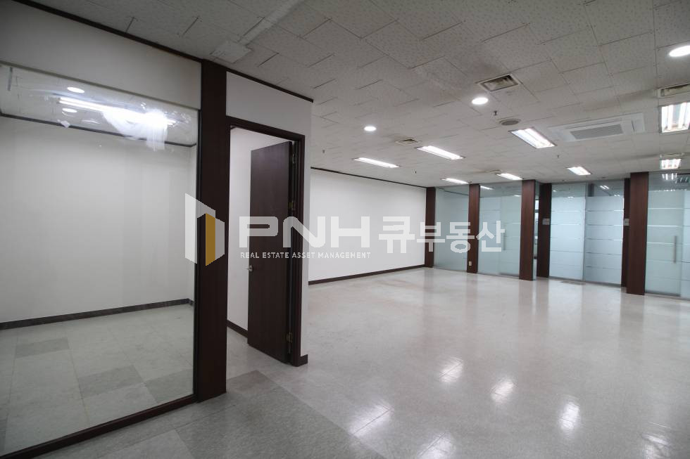 경기 안양동안구 관양동 인덕원역 지식산업센터 전용84평 룸3개 대형평수 저렴한 사무실 임대 월세 매물번호 10603 사진 1