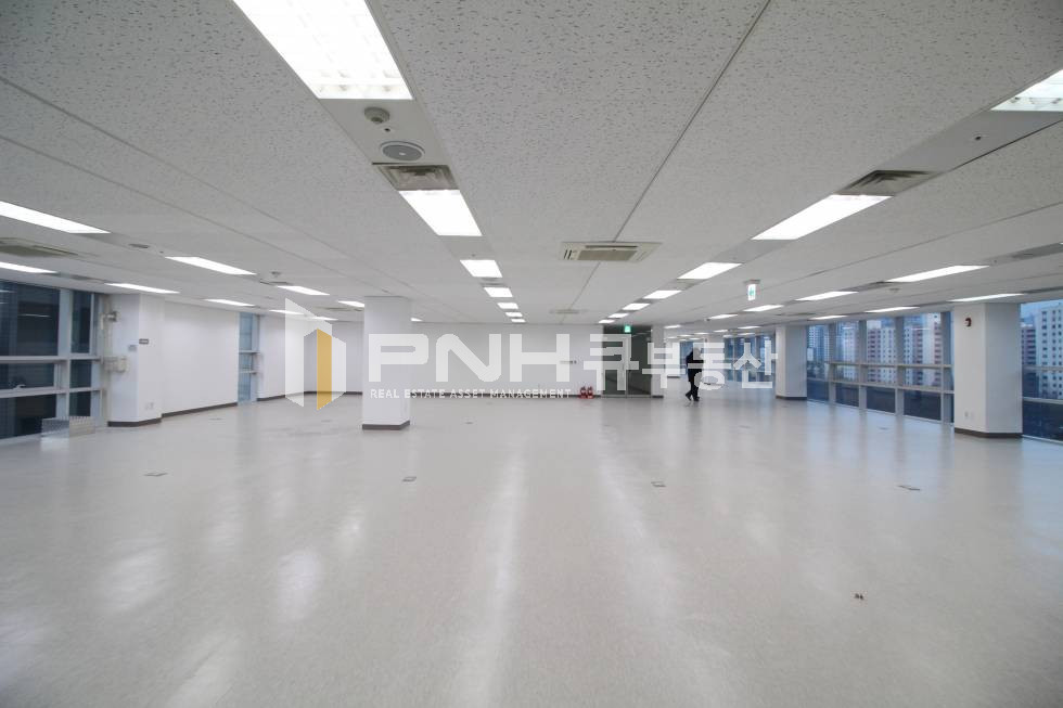 경기 과천시 중앙동 과천정부청사역 역세권 전용295평 대형평수 고급형사옥 내 사무실 임대 월세 매물번호 10604 사진 2