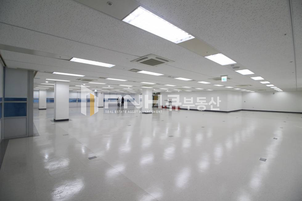 경기 과천시 중앙동 과천정부청사역 역세권 전용195평 대형평수 고급형사옥 내 사무실 임대 월세 매물번호 10605 사진 4
